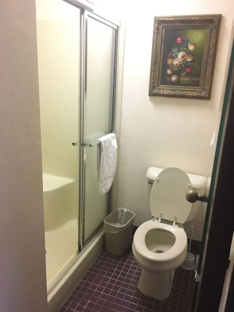 Derby Inn & Suites