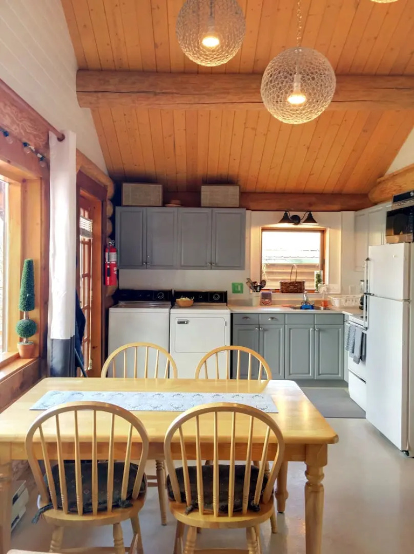 The Beach House Texada - Oceanfront Cabin