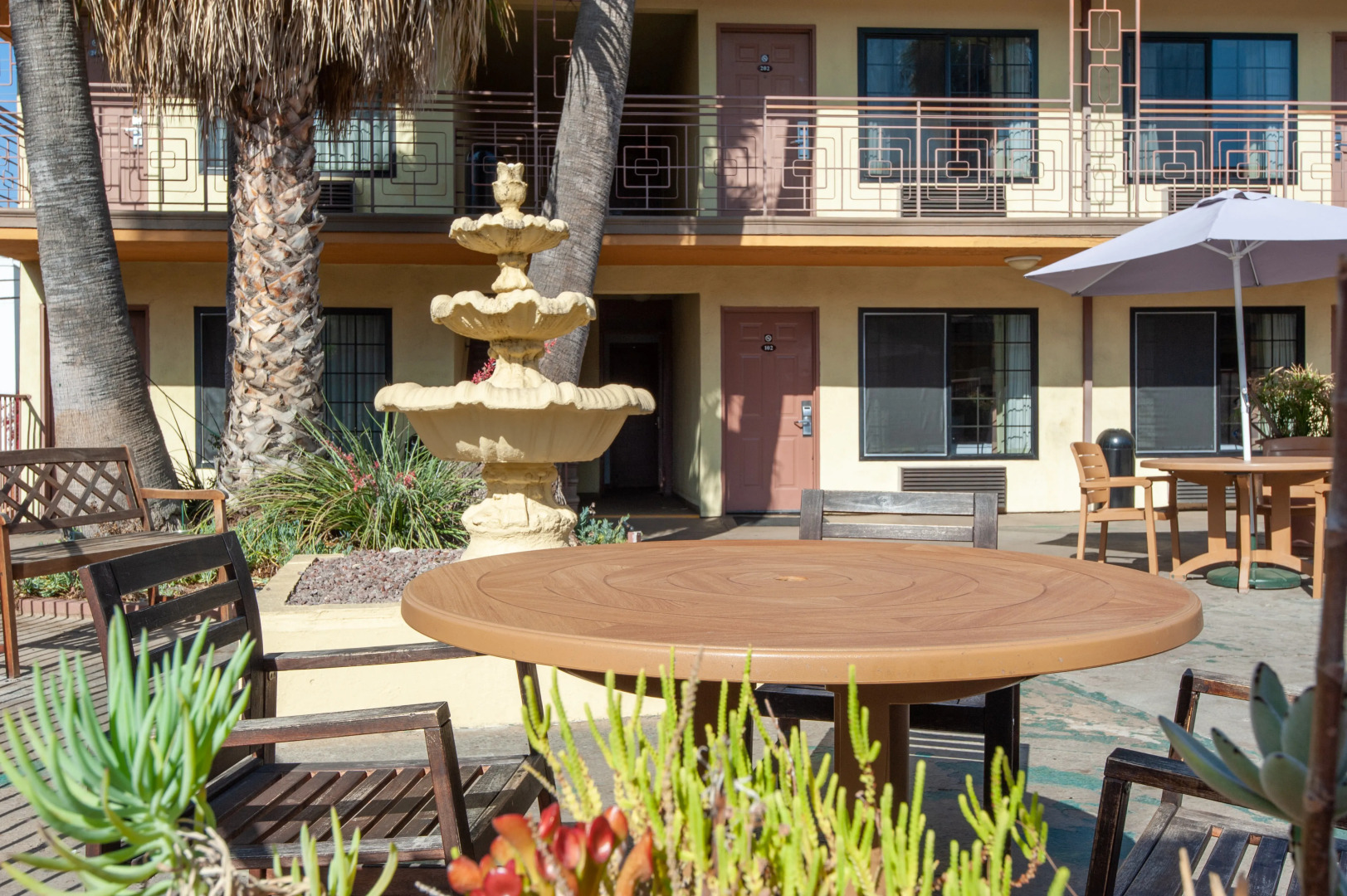 Studio City Court Yard Hotel