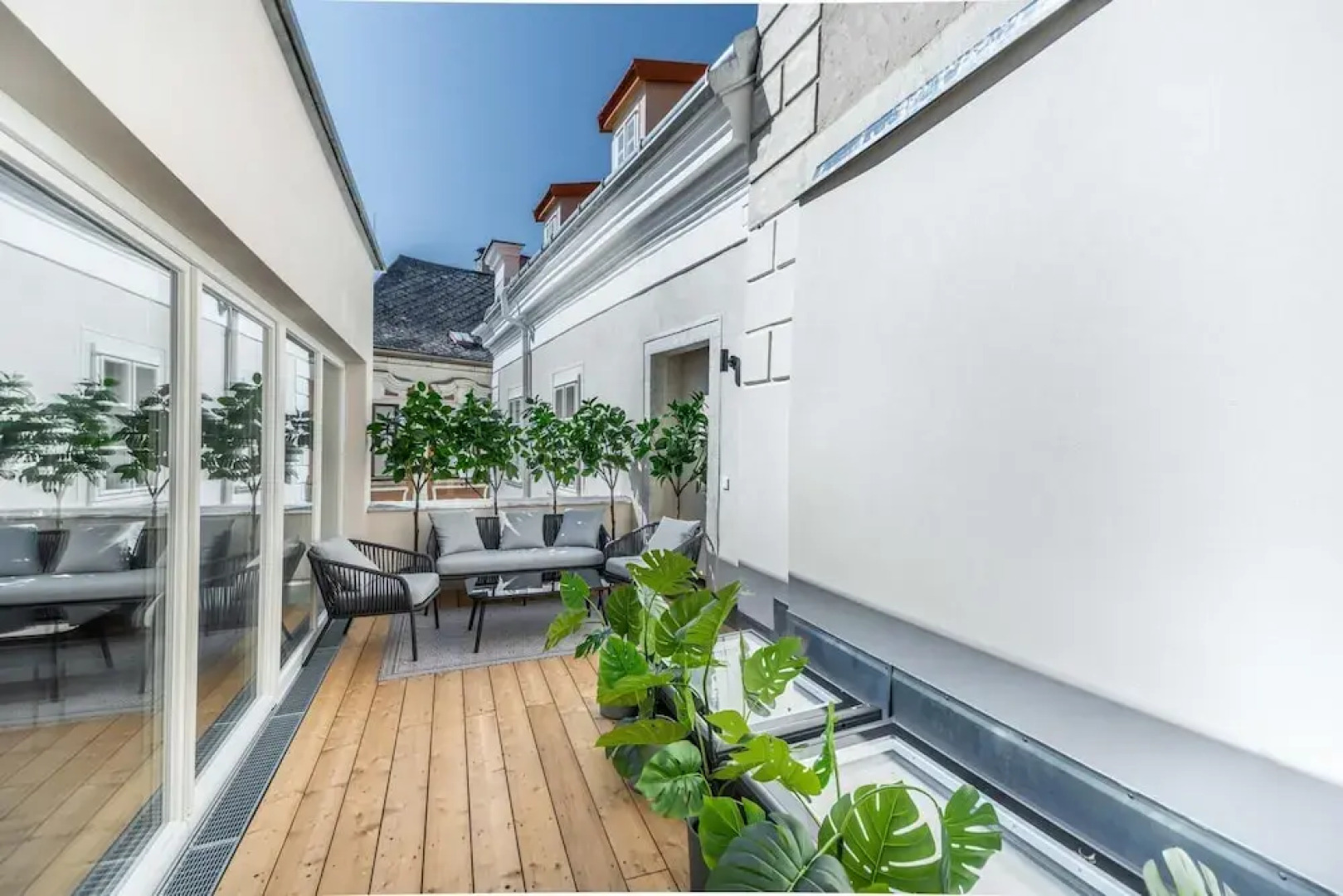 Townhouse Art Collection With Terrace Private Parking King Bed and Air Conditioning