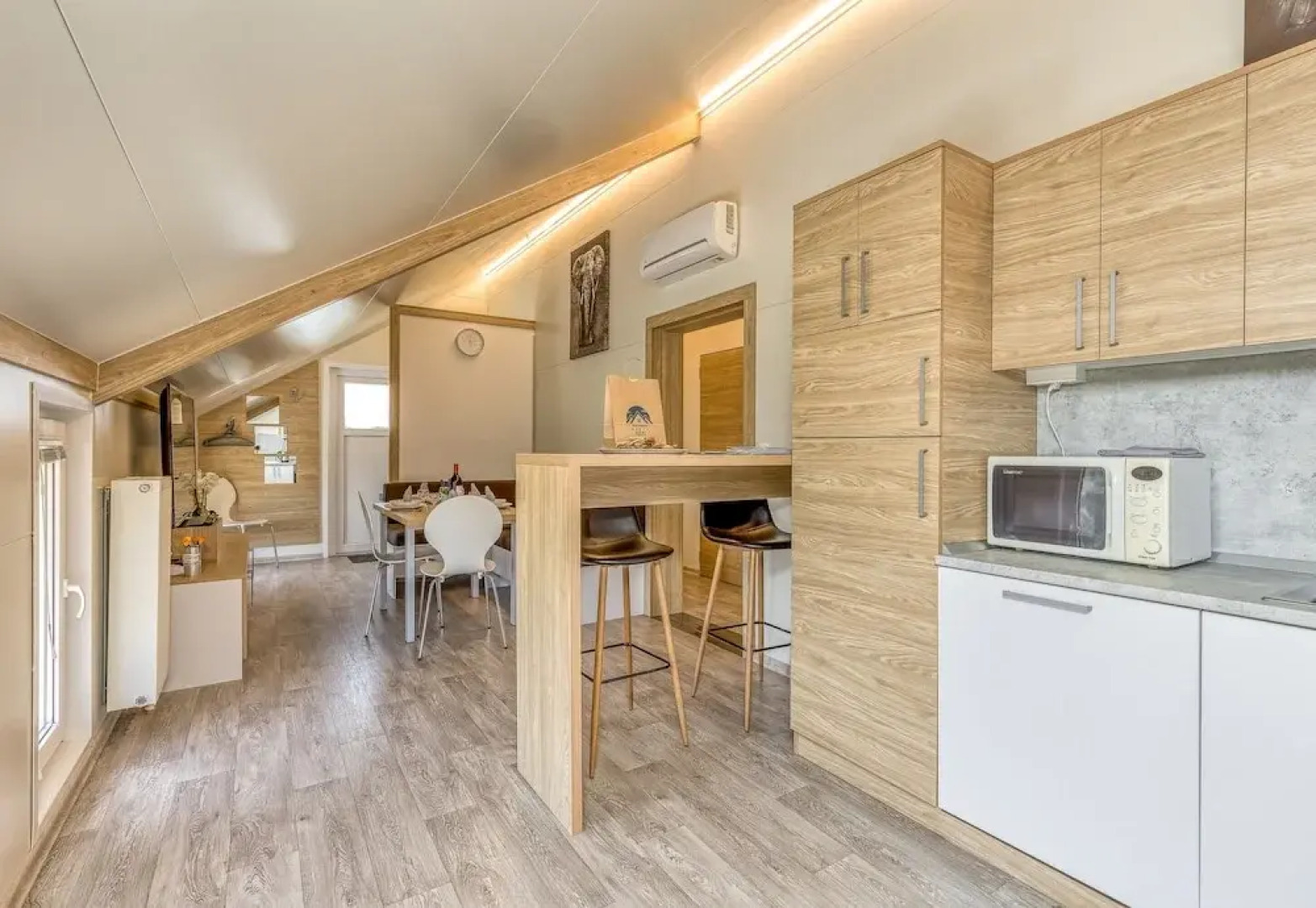 Pool & Whirlpool Villa Art Three