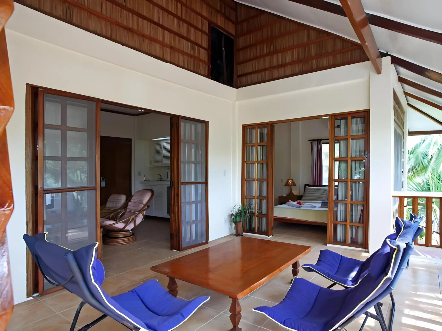 El Galleon Beach Resort Asia Divers