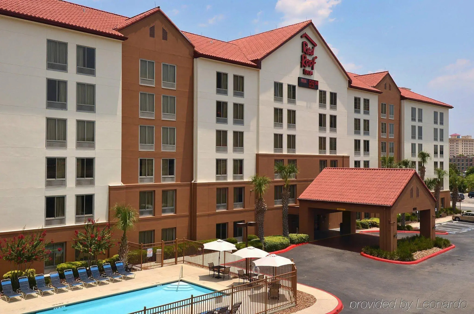 Red Roof Inn PLUS+ San Antonio Downtown - Riverwalk