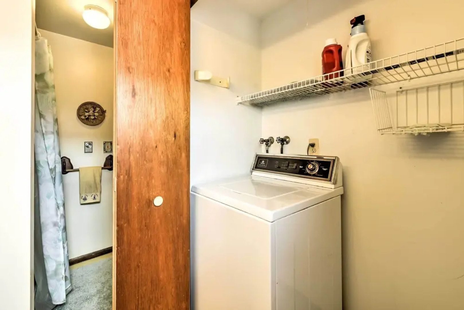 Breezy Ship Bottom House w/ Yard + Beach Access!