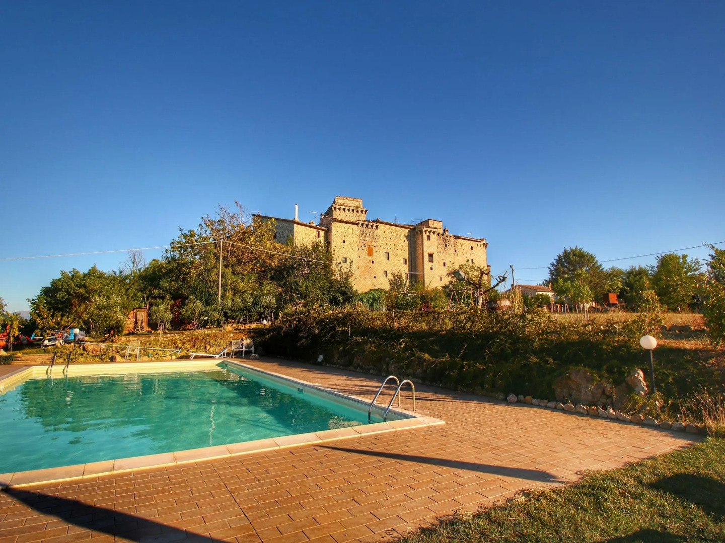 Umbria's Poolside Charm