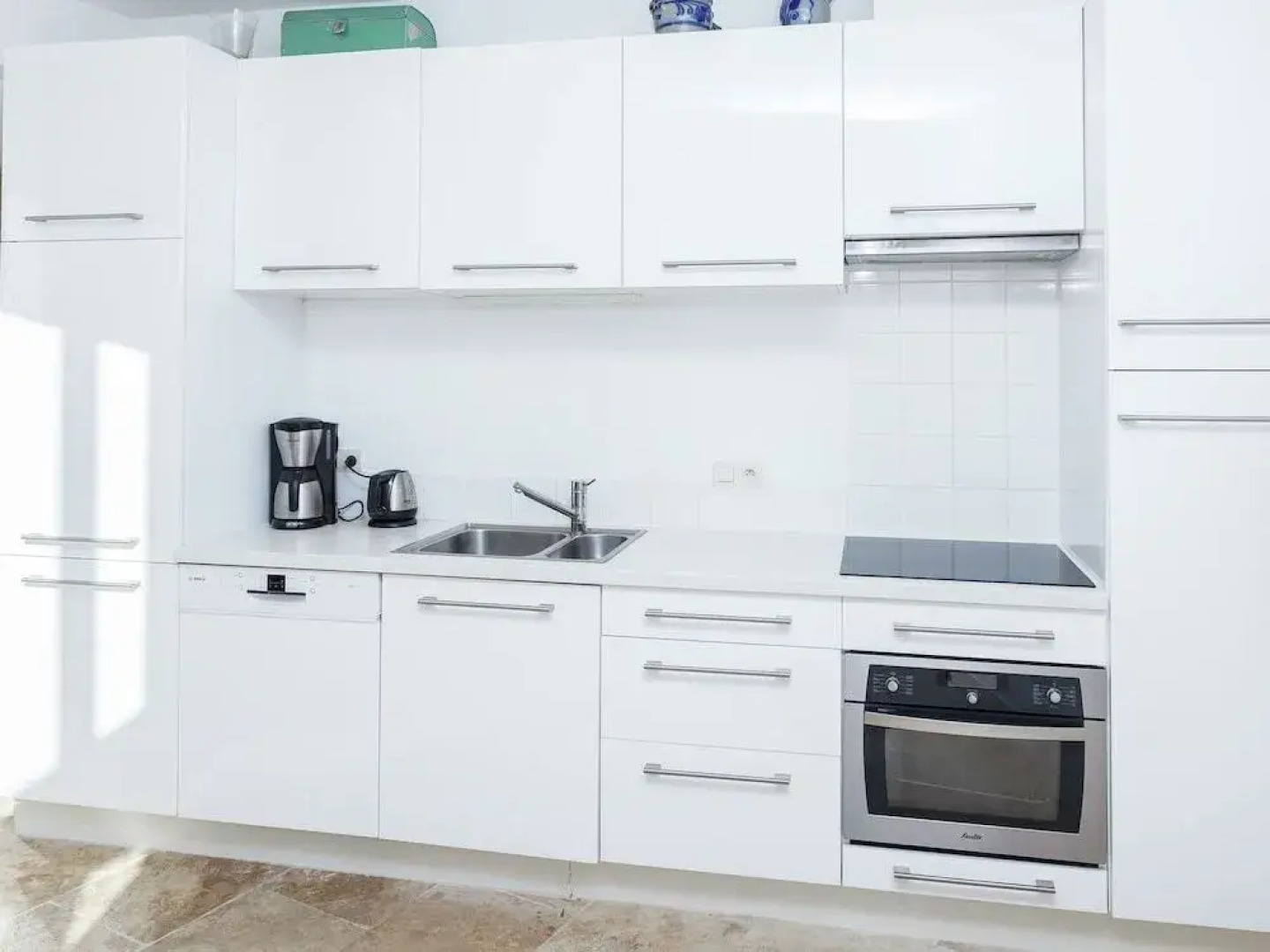 Spacious Castle in Jonquières With Swimming Pool