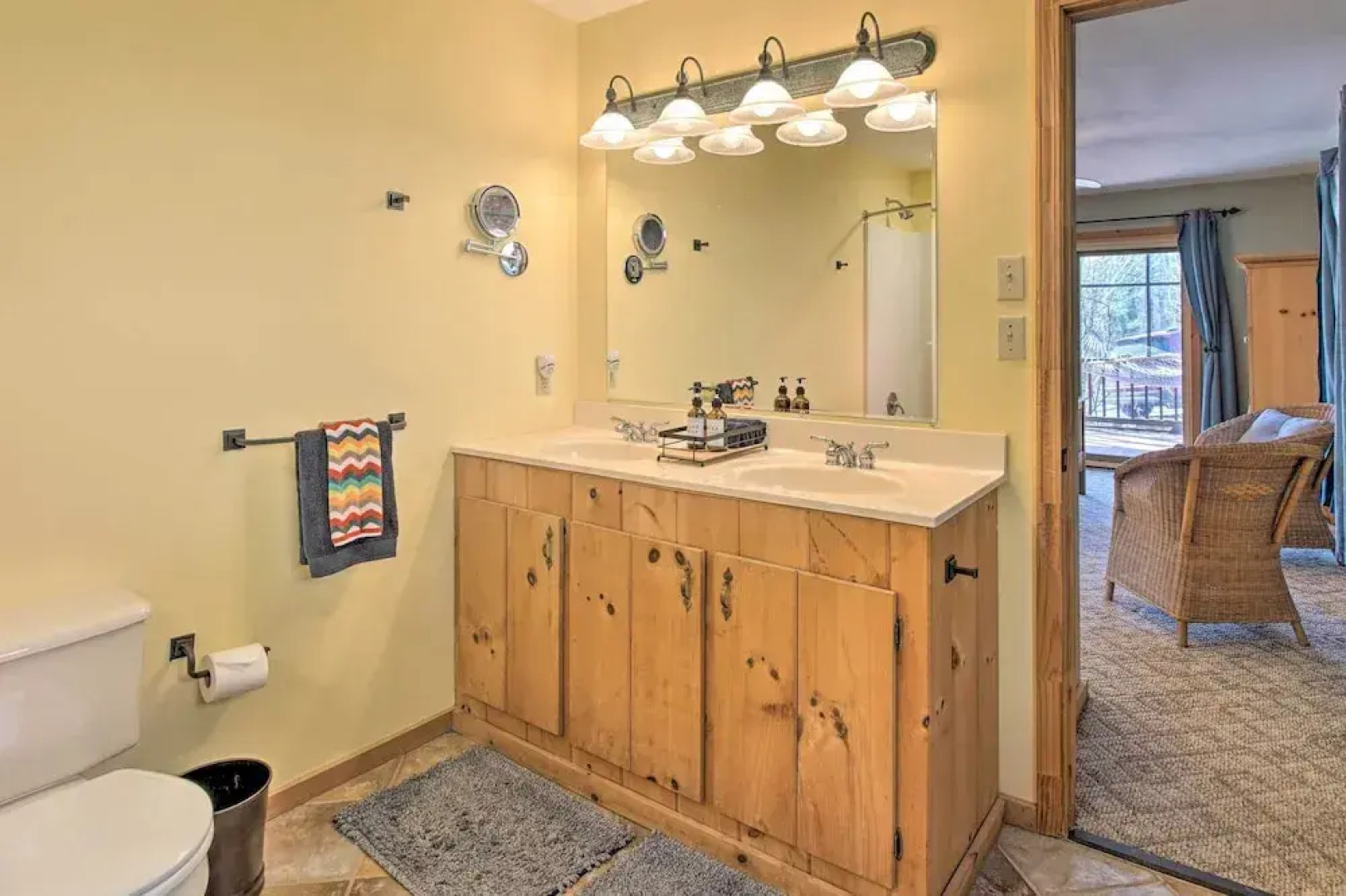 Cabin w/ Decks & Fire Pit Near Lost River!