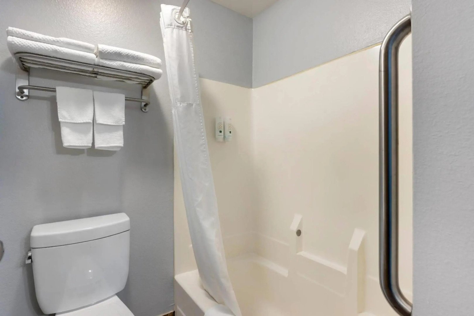 Quality Inn Chesterton near Indiana Dunes National Park I-94