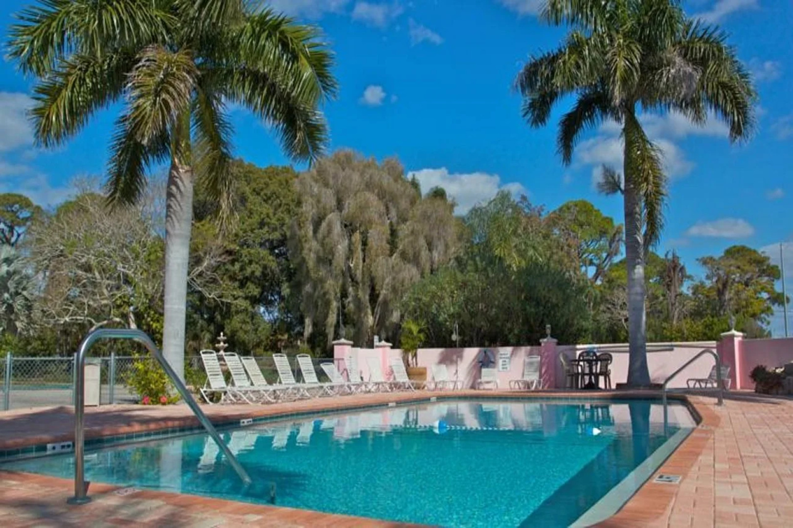 Hibiscus Suites - Gateway to Siesta Key