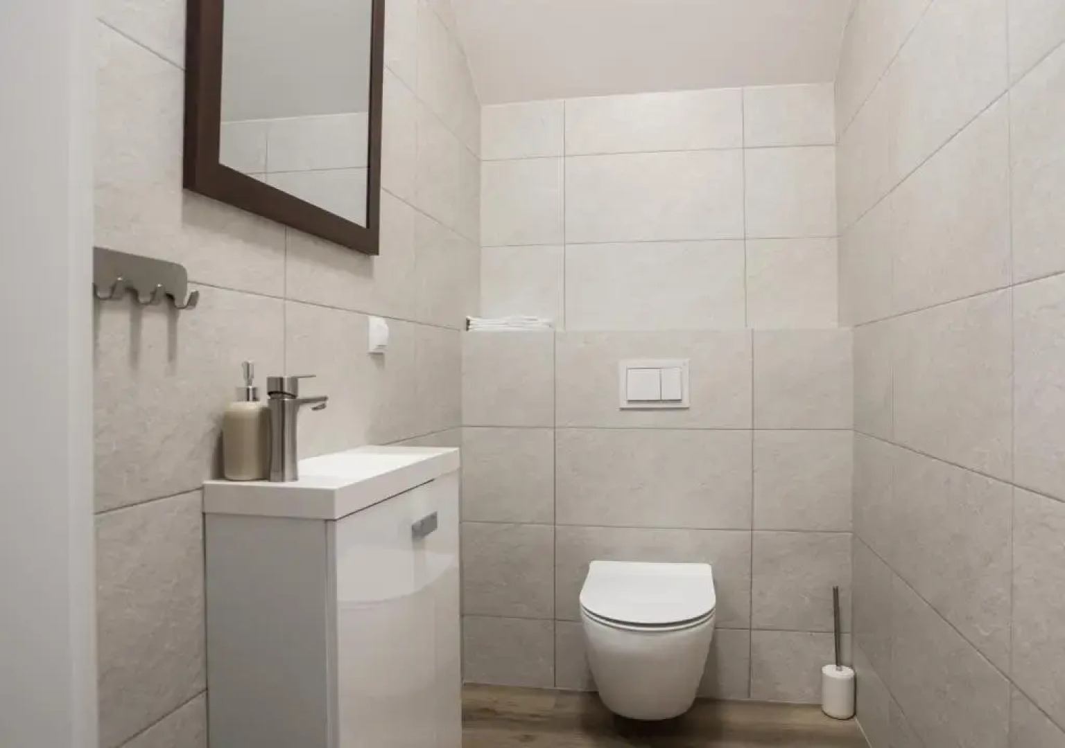 Aston -domek przy lesie, przestronny