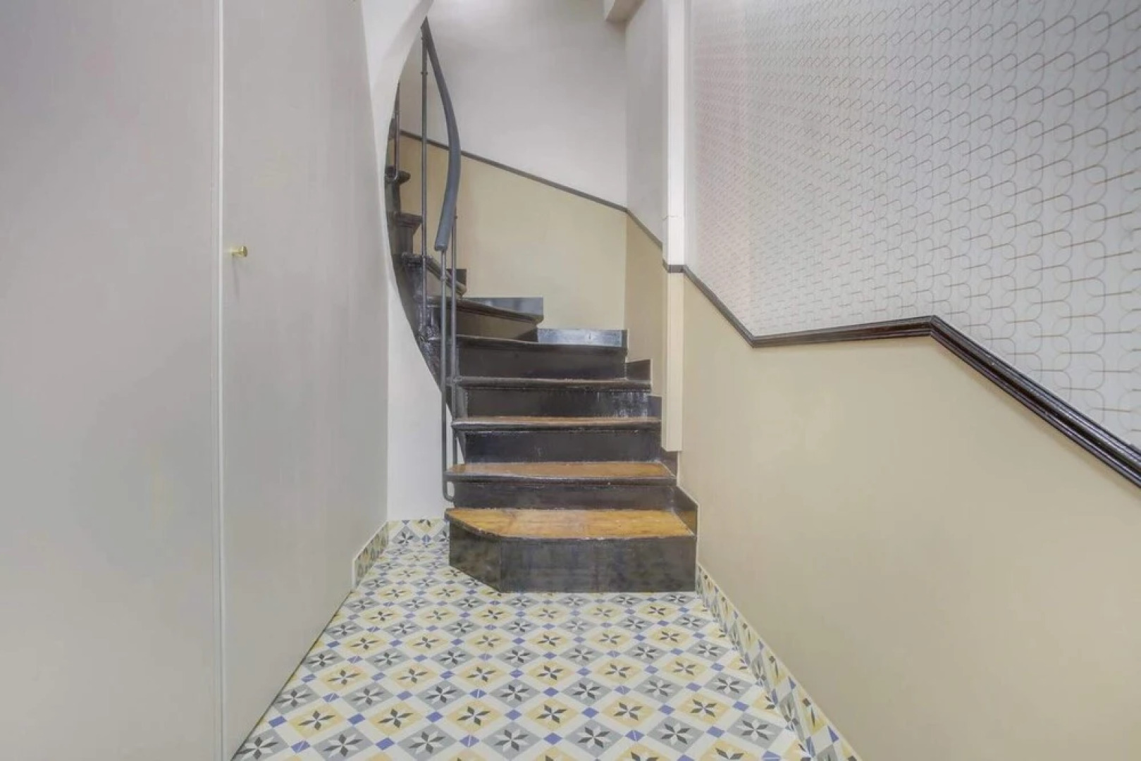 Lovely 2 Bed Apartment in Vanves