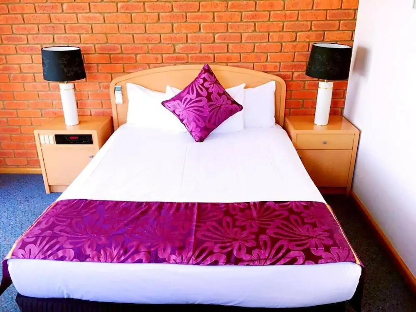 Comfort Inn Main Lead