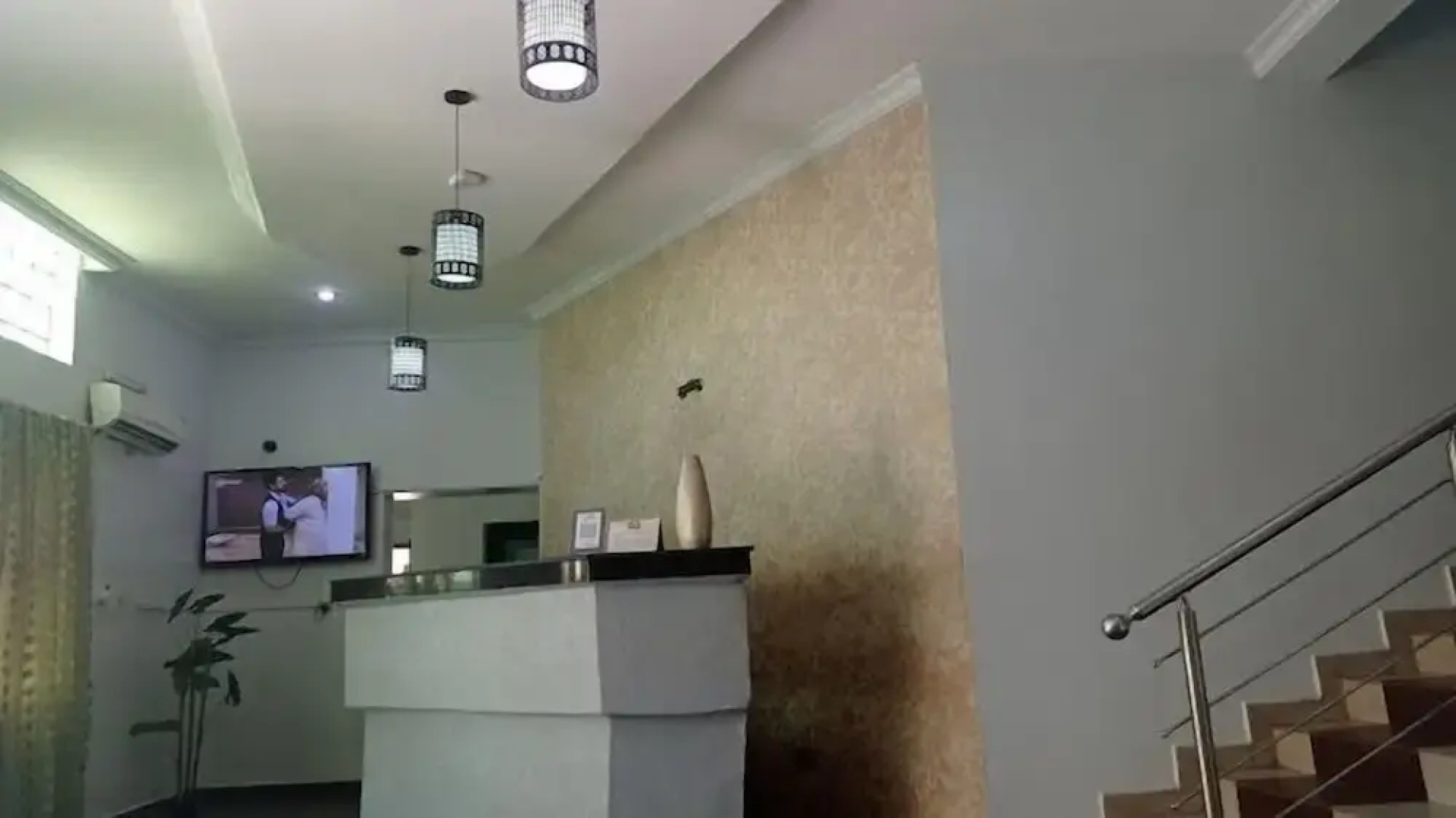 Rolak Hotel and Suites