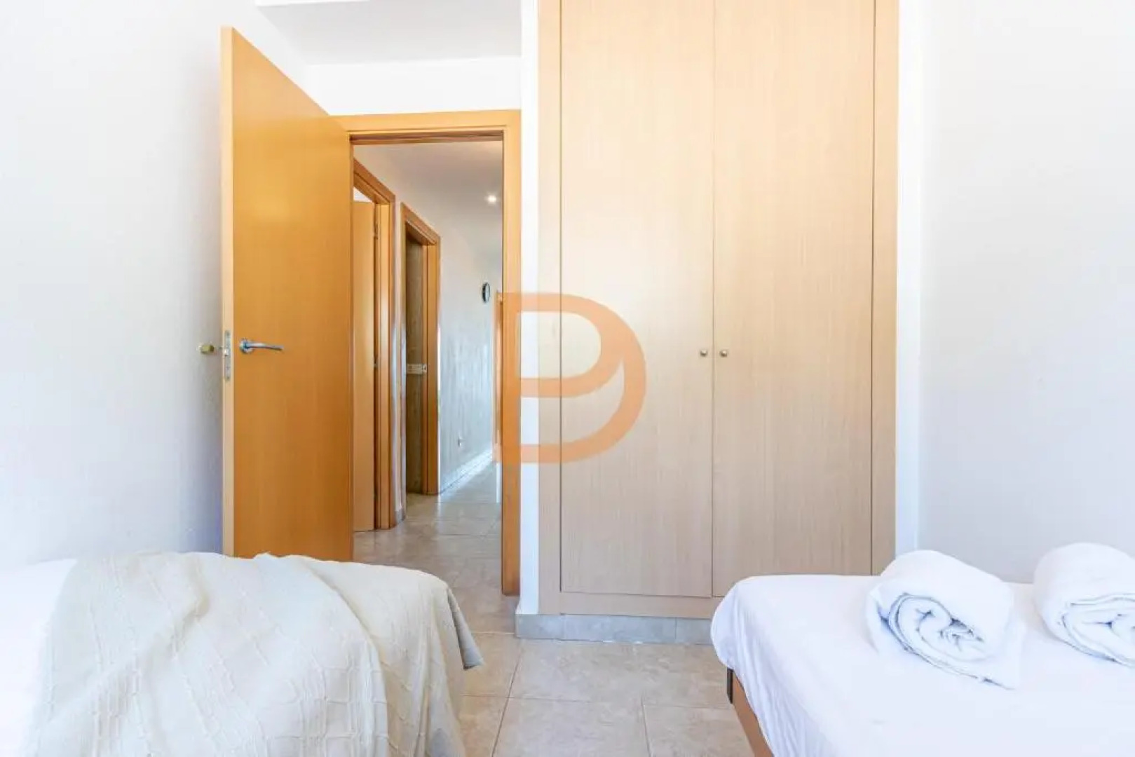 Beautiful apartment for 6 people with pool, parking and wifi - 10 minutes from the beach