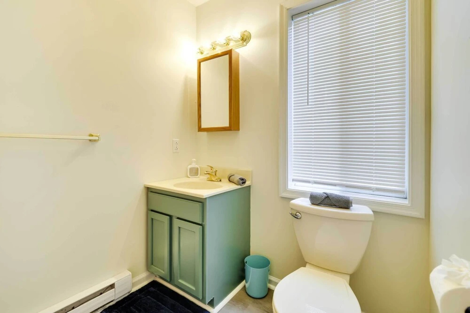 Stunning Tobyhanna Home w/ Lake Access + Kayaks!