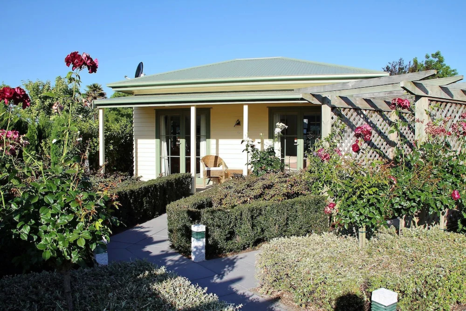 Clive Colonial Cottages