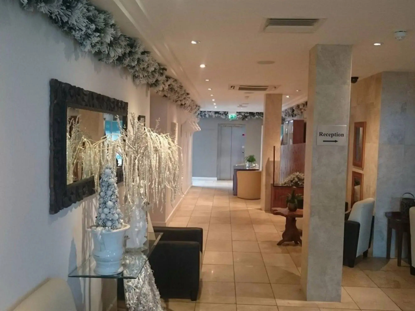 Admiralty Hotel & Restaurant