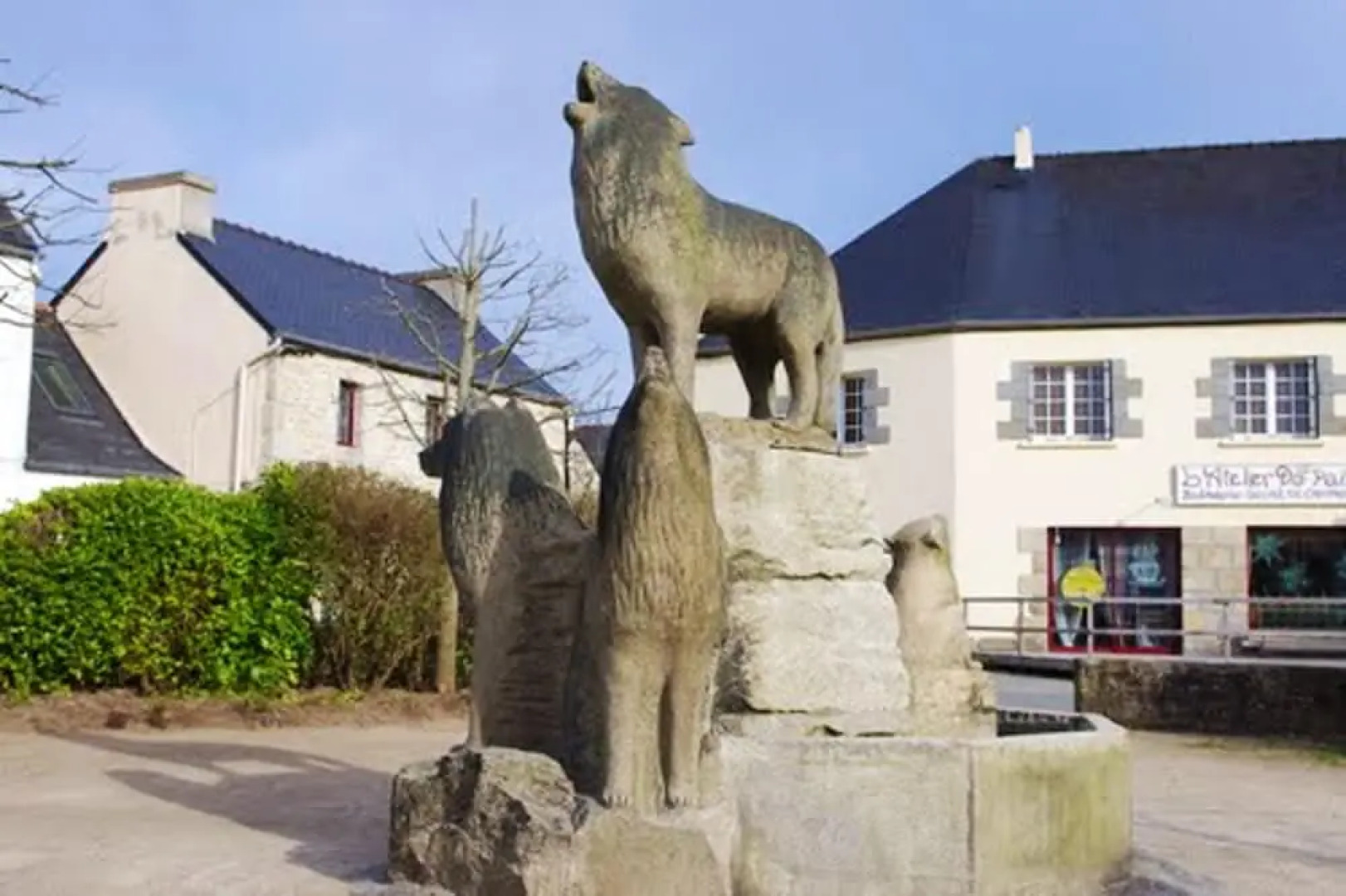 House With 2 Bedrooms in Le Cloître-saint-thégonnec, With Wonderful Ci