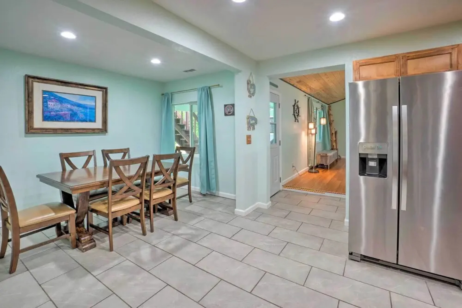 Bungalow w/ Wraparound Deck - 8 Mi to Brookings