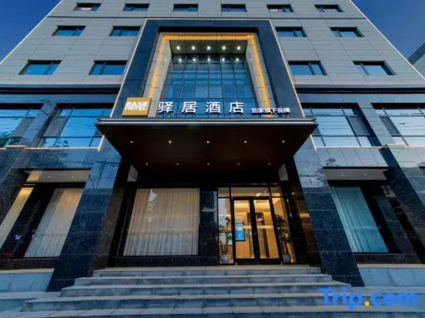 Ease Hotel (Tongchuan Wenying West Road Yaozhou Central Plaza)