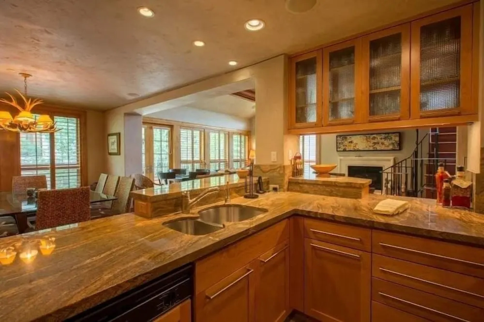 Northwoods Luxury Condo Close to Chairlift by RedAwning