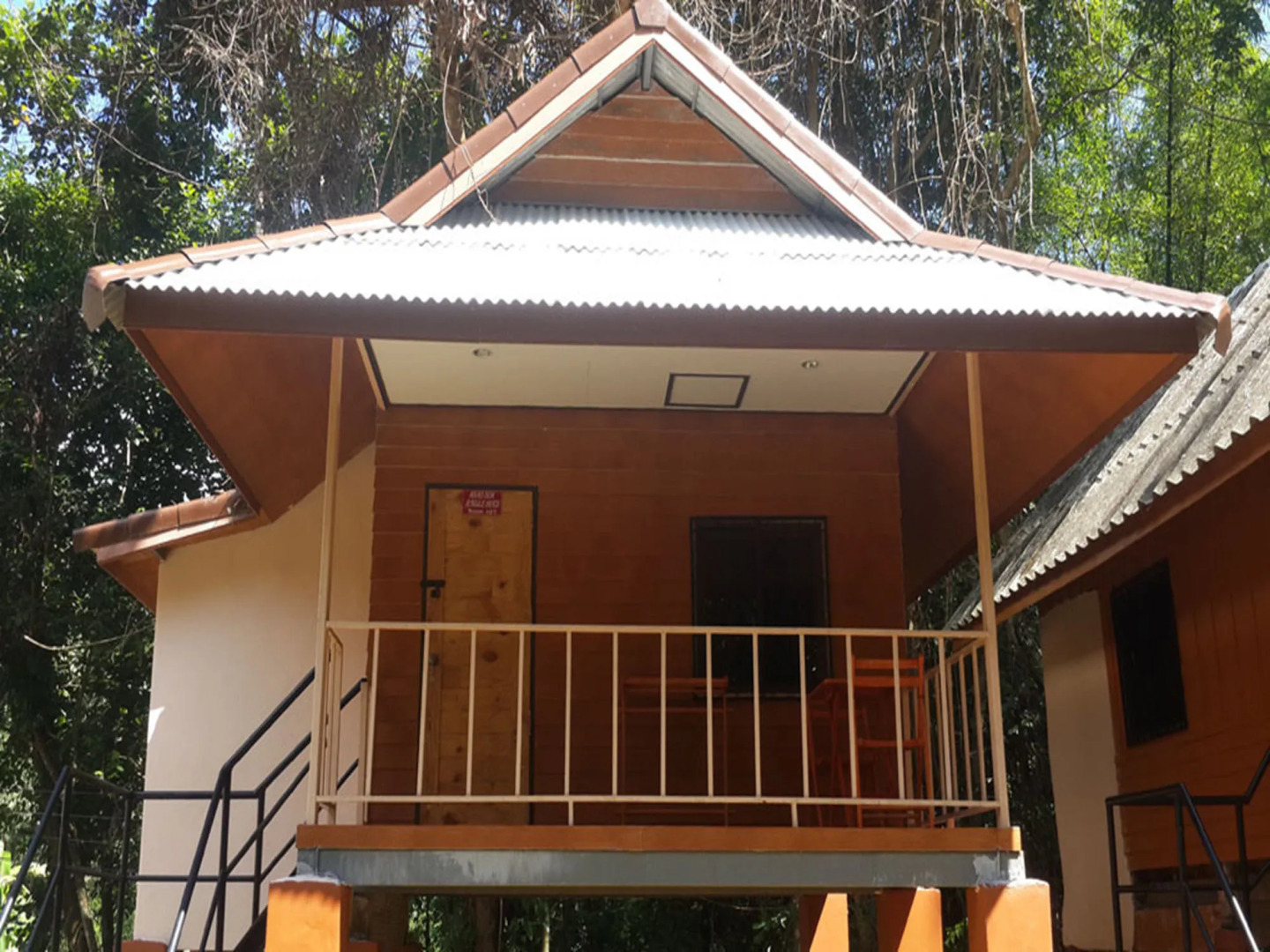 Khao Sok Jungle Huts