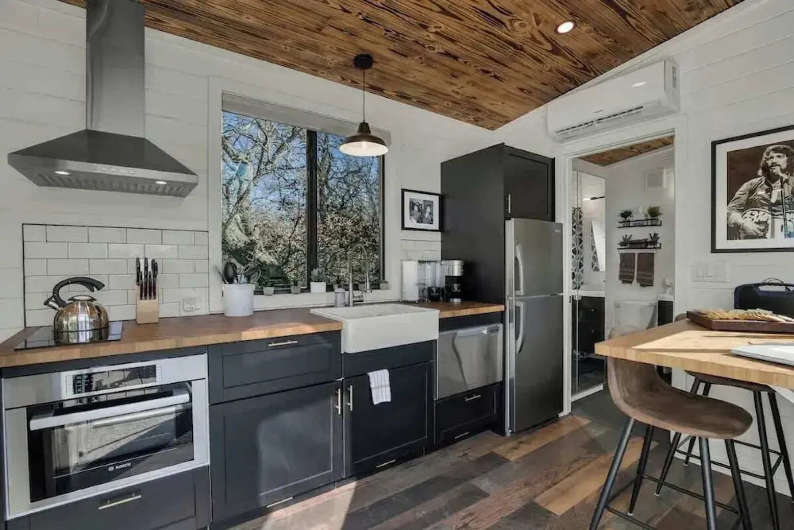 Waylon-hot Tub and Fire Table!