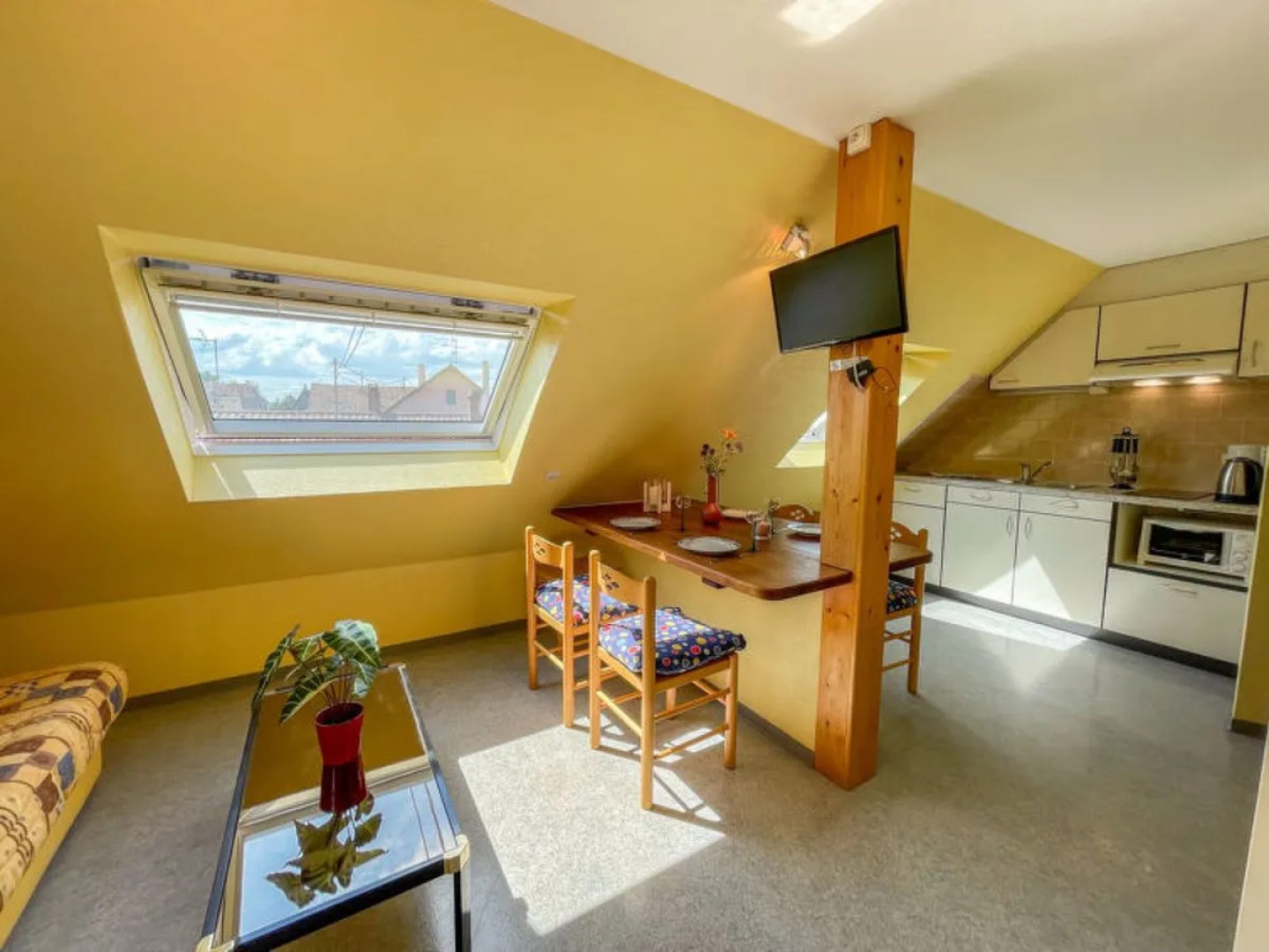 RiÂ©sidence jaune et rose 33625