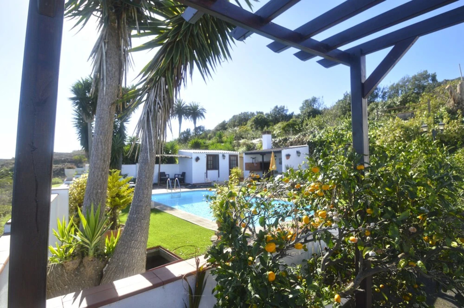 Los Boleros by Isla Bonita