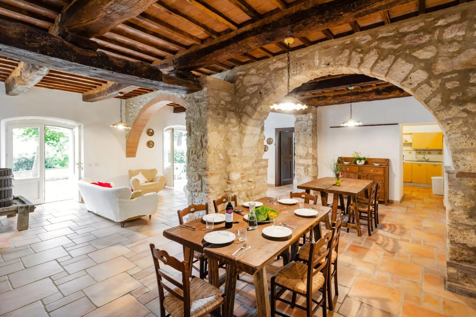 A total immersion in greenery and tranquillity.-Casale LUISA