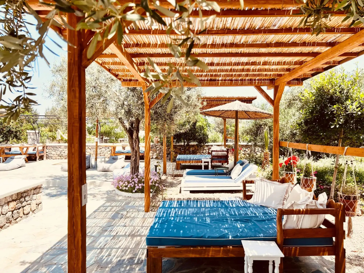 Caesars Gardens Hotel & Spa