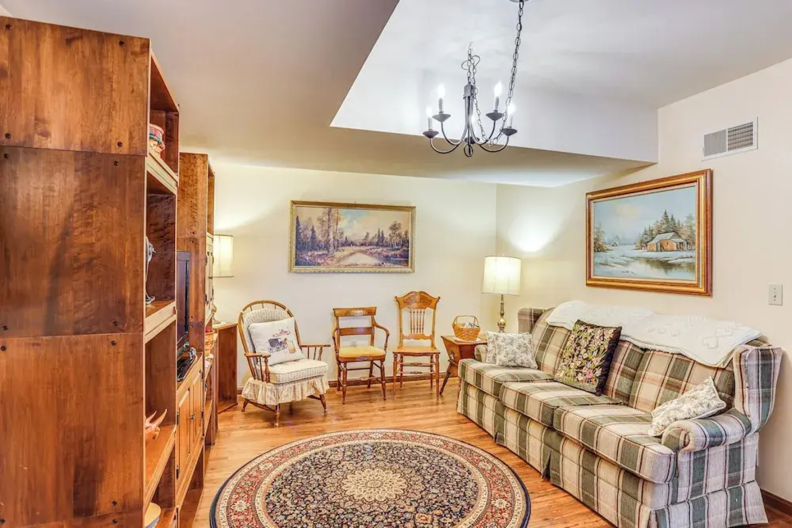 Charming Apartment w/ Yard & Beautiful Gardens!