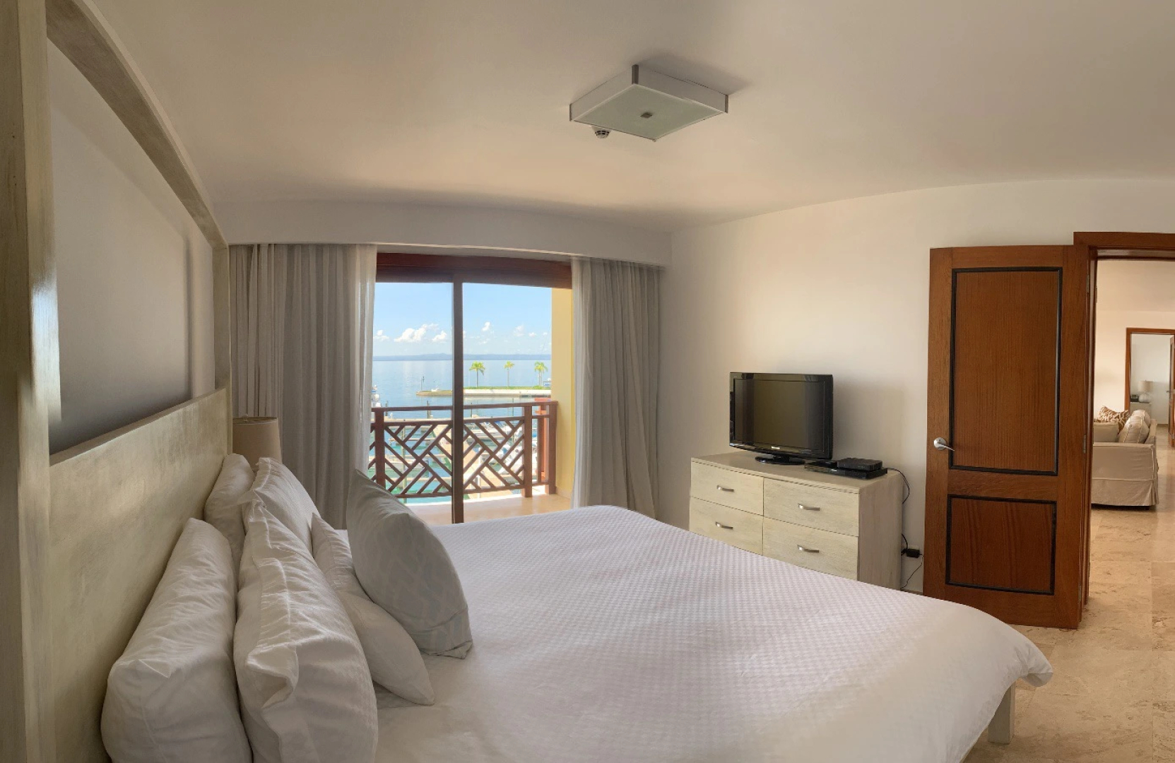 The Bannister Hotel & Yacht Club