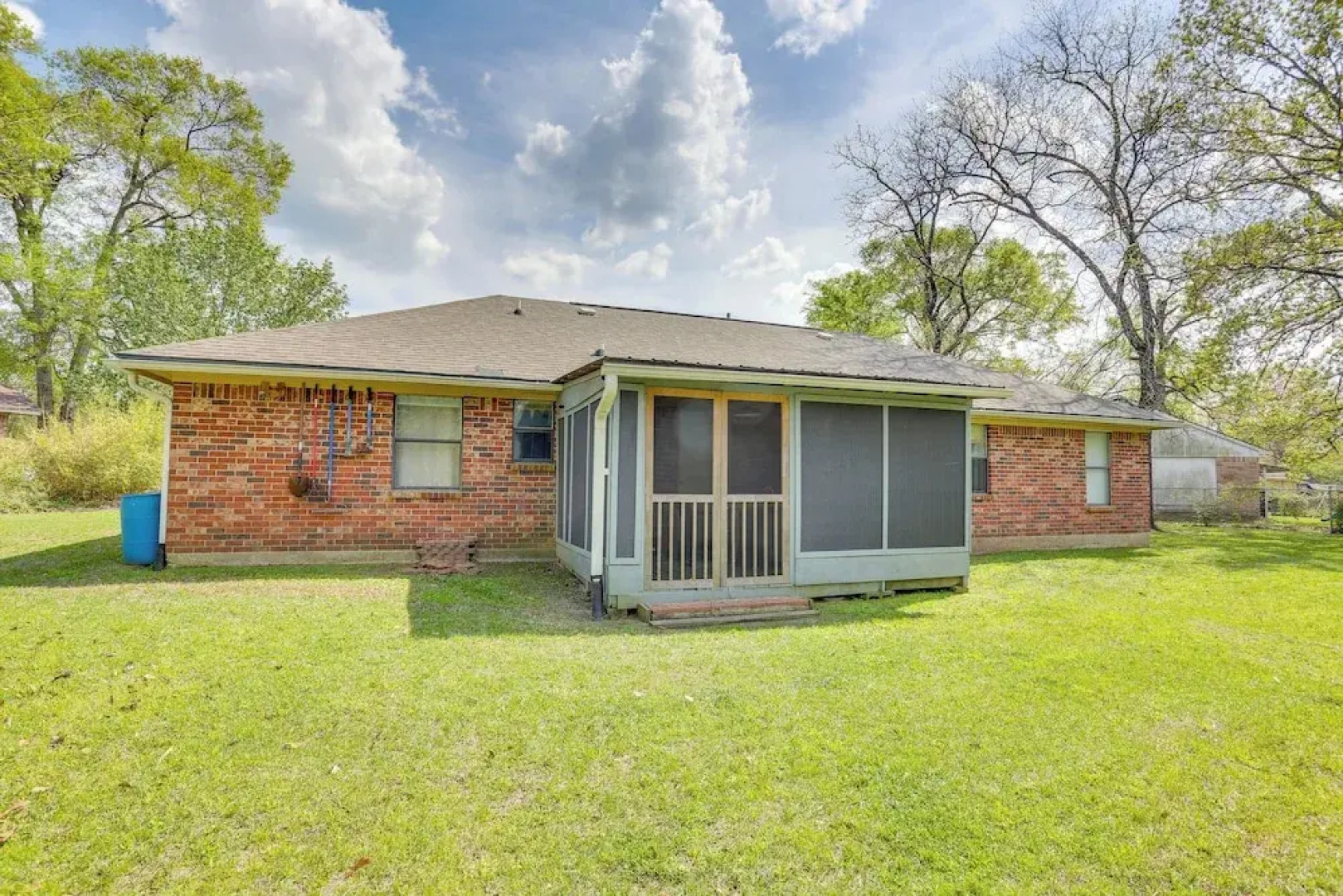 6 Mi to Ellen Trout Zoo: Family Home w/ Yard!