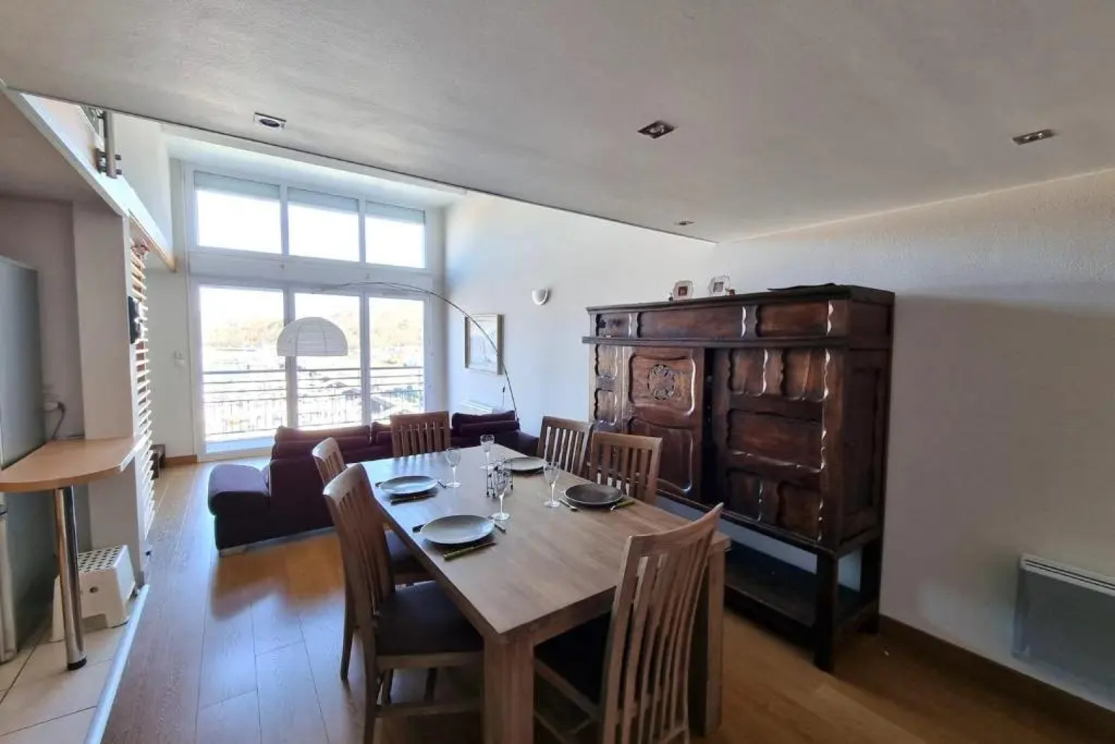 Bright 75 M With Balcony View On The Port