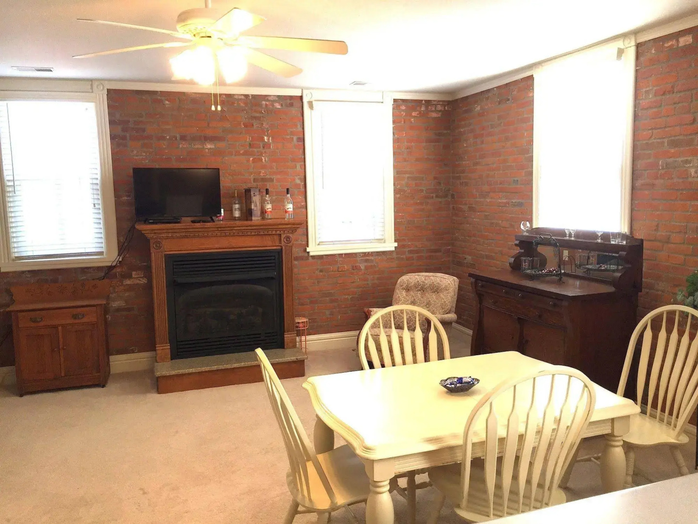 Hermann Crown Suites