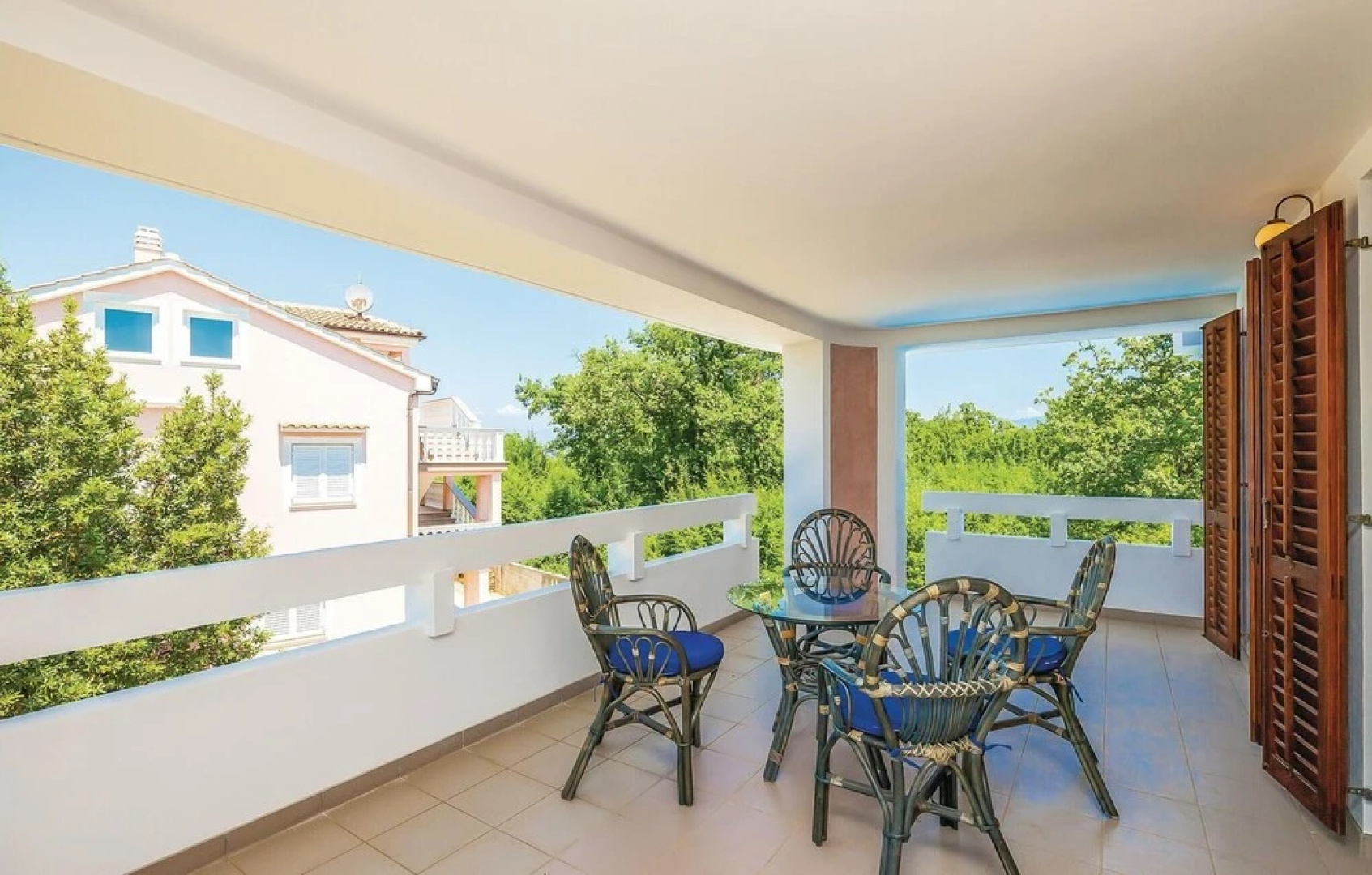Beautiful Home in Dobrinj With Wifi and 4 Bedrooms