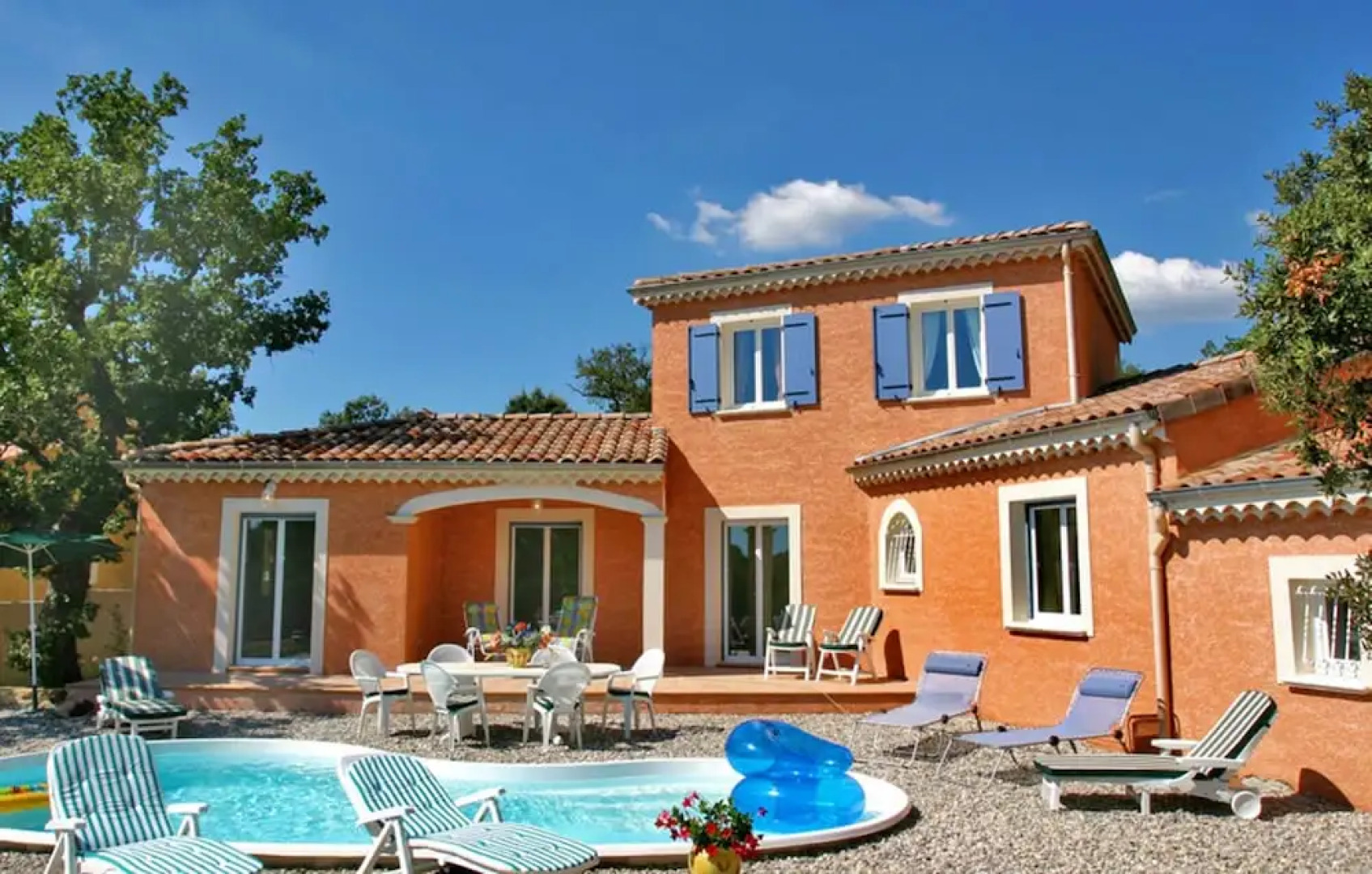 Villa With 4 Bedrooms in Grignan, With Wonderful Mountain View, Privat