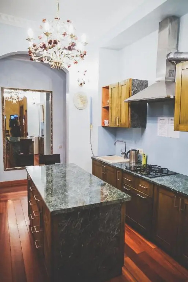 Пафос на Киевской