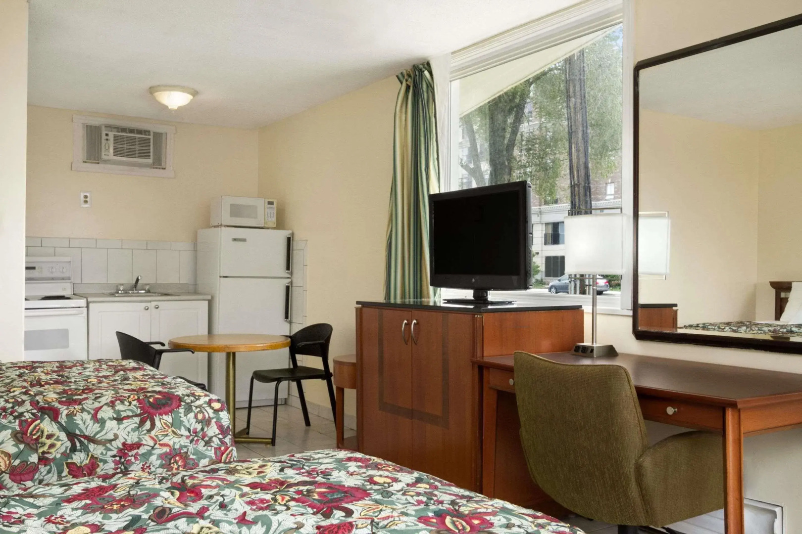 Knights Inn Burlington, ON