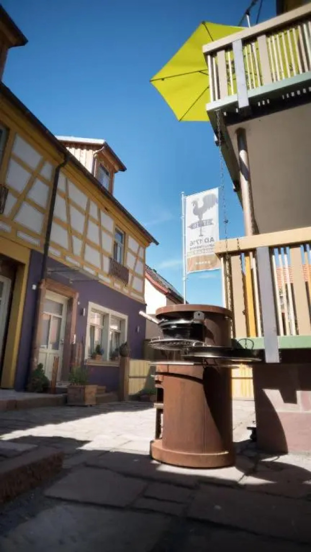 In-der-RAEUCHERKAMMER-die-Superior-Suite-ueber-den-Daechern-der-Altstadt