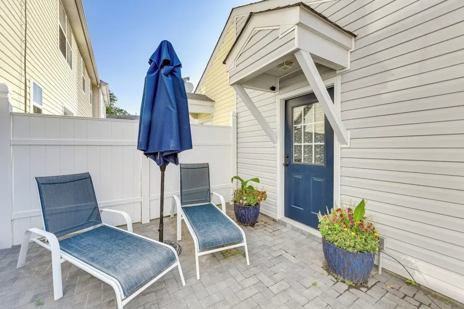 1 Mi to Old Town: Cheerful Bluffton Townhome!