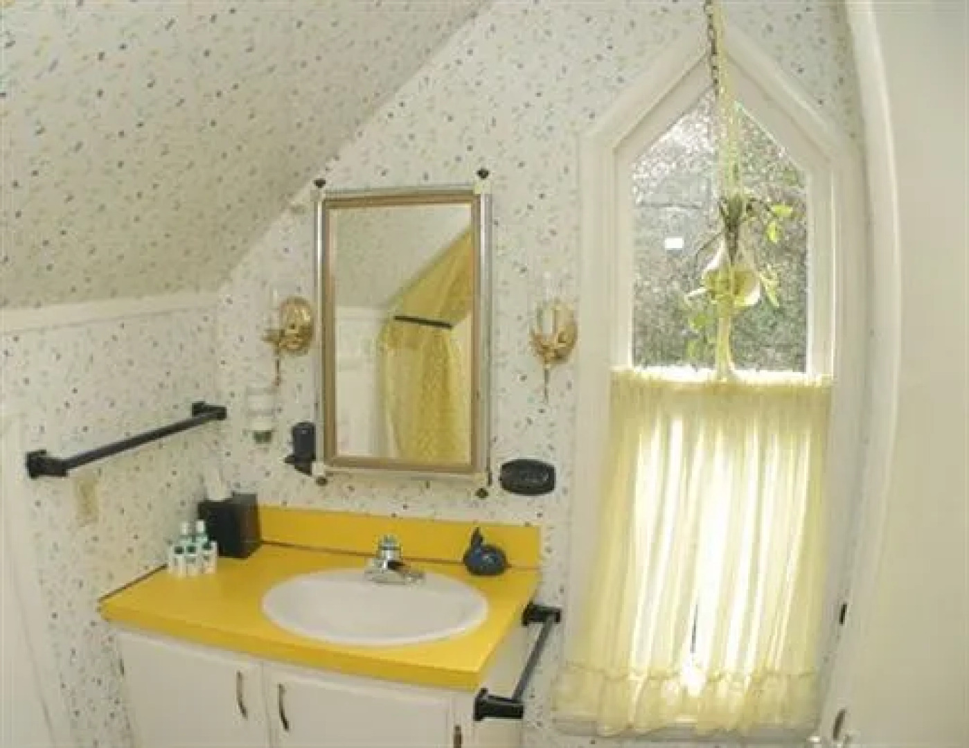 Gelinas Manor Victorian Bed & Breakfast