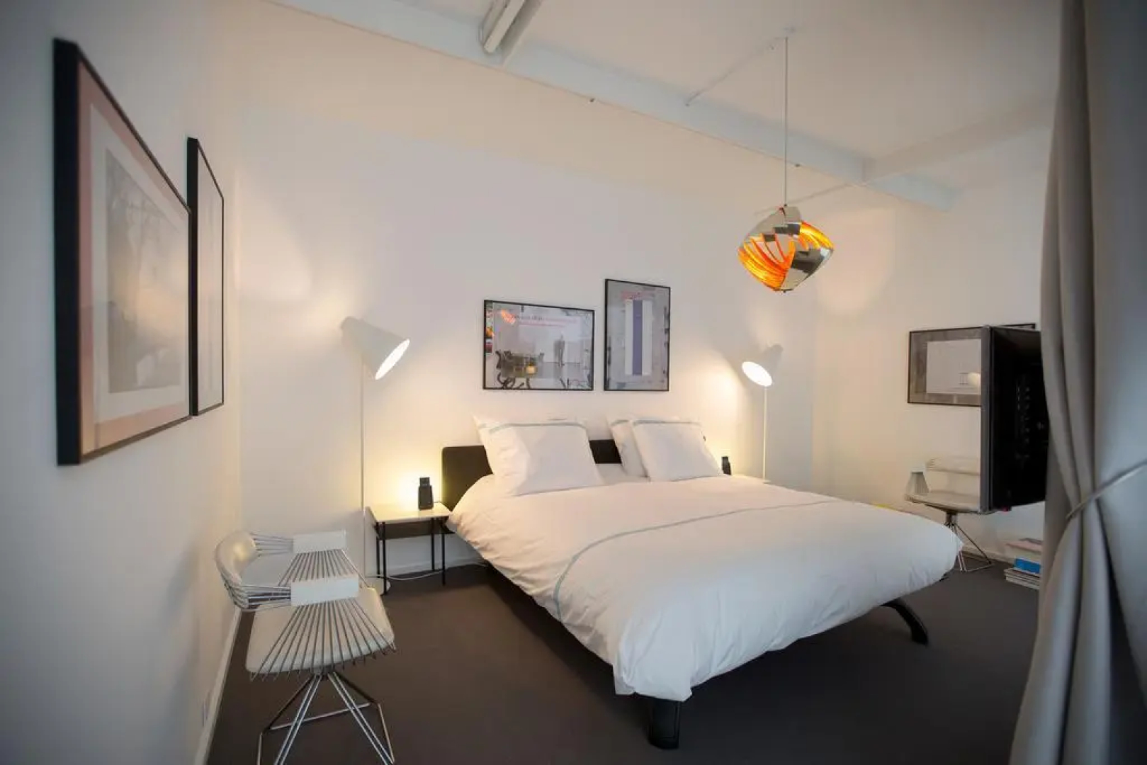 Apartment Wake up in Art