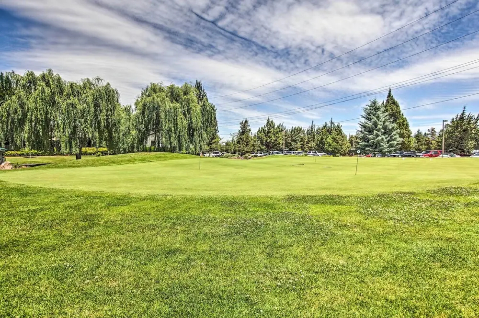 Pet-friendly Townhome w/ Hot Tub in Redmond!