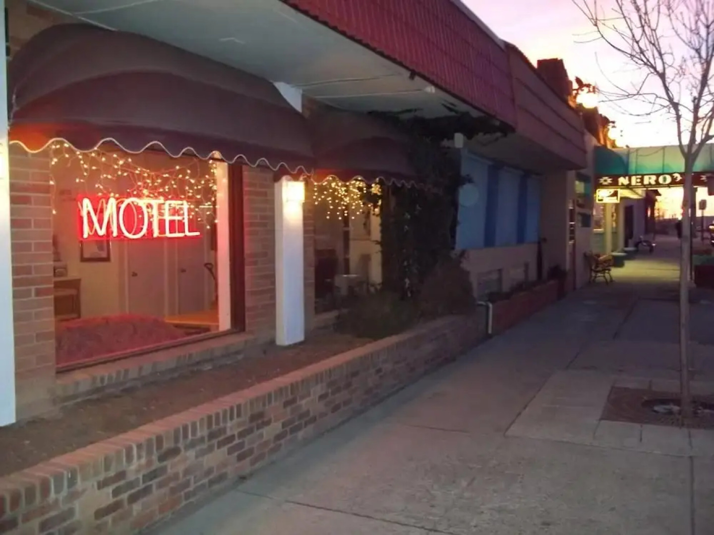 National 9 Inn Sand Canyon