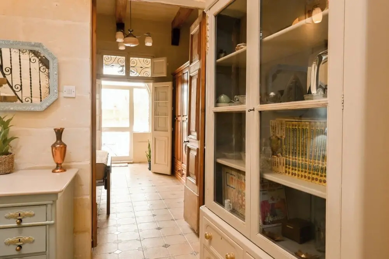 A Cosy Nest Overlooking The Sea