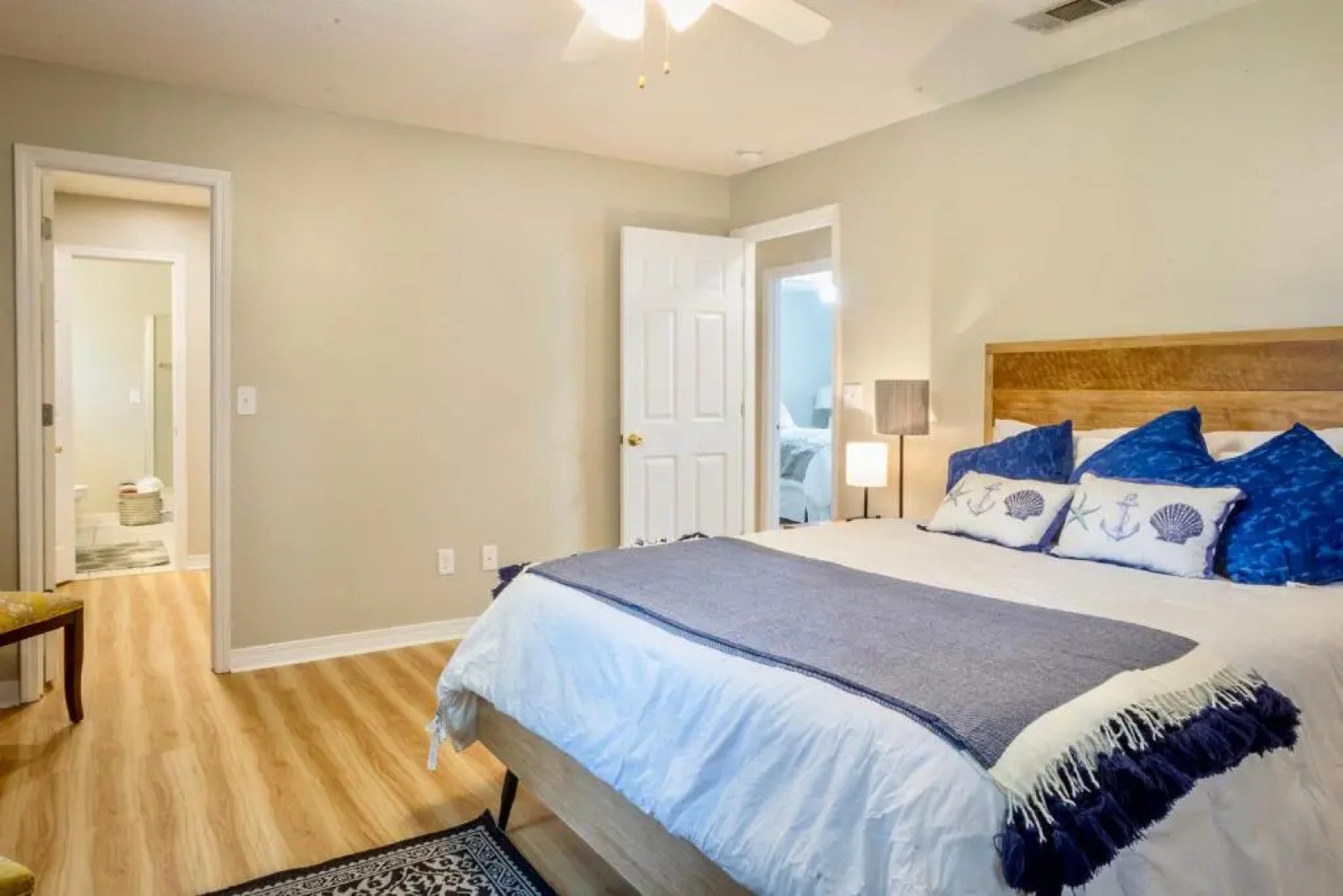 Life's a Breeze! Updated 3B Home 10 min to Beach!