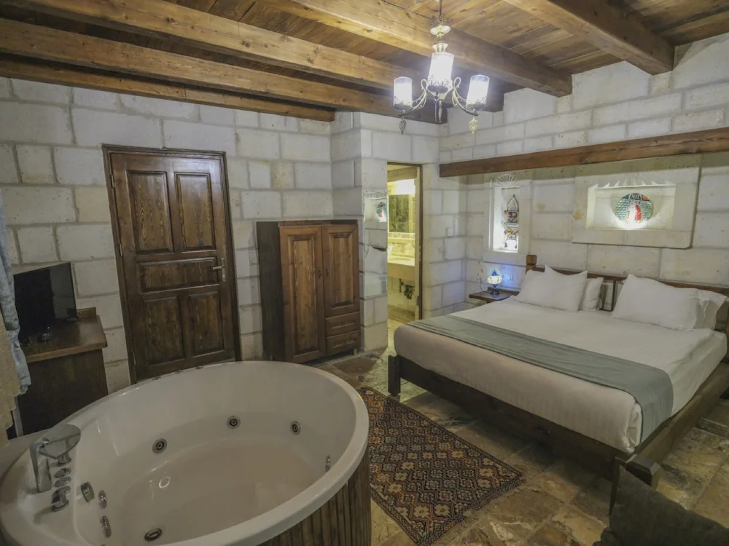 Zara Cave Hotel +10