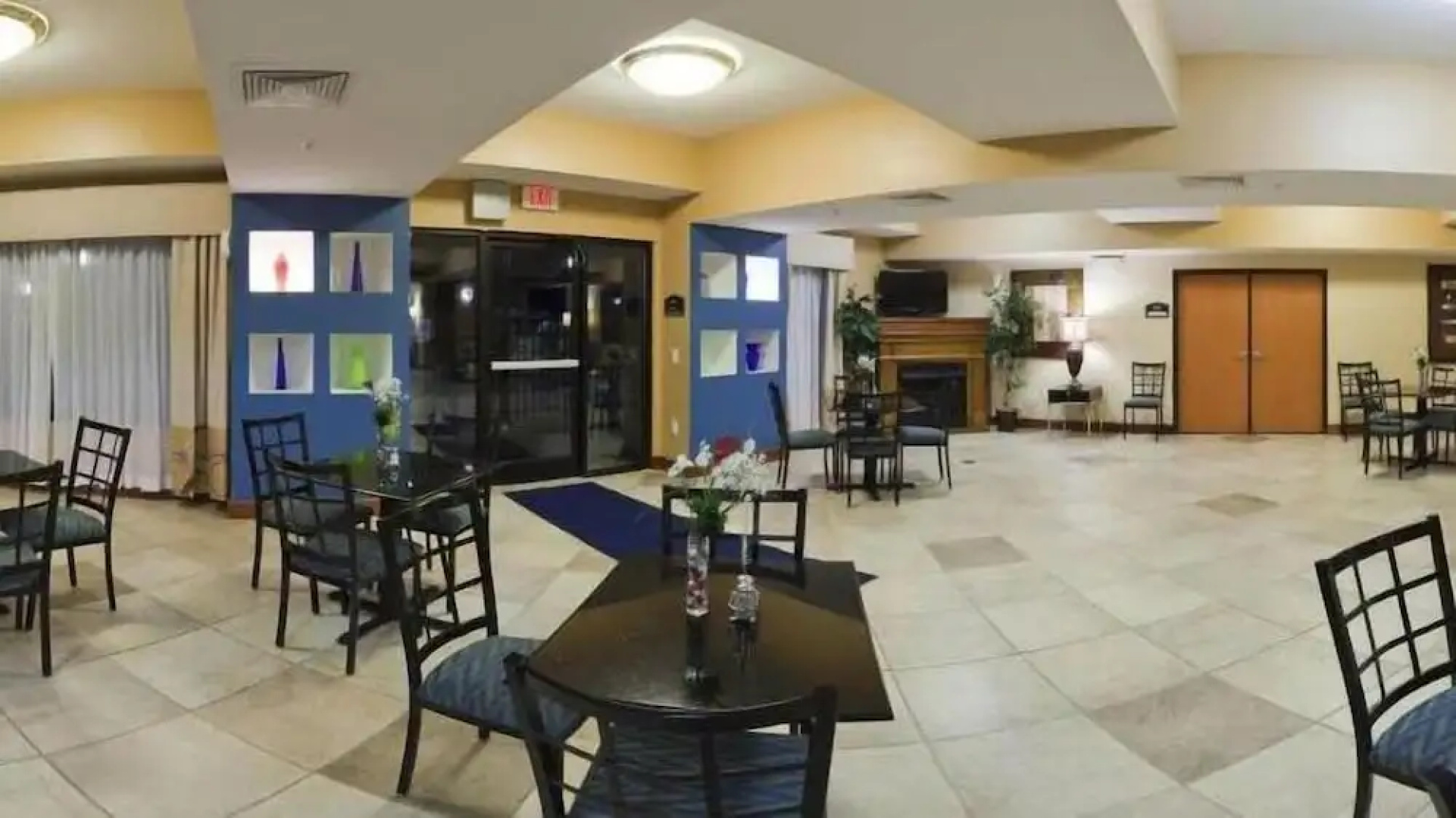 Holiday Inn Express & Suites Suffolk